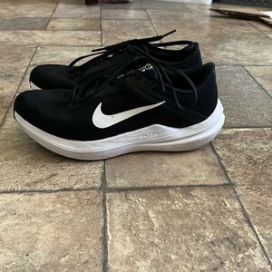 Black Nike Winflo 10 running shoe, women’s size 8.5